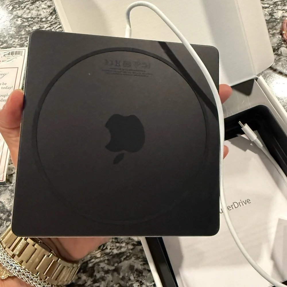 Apple Silver USB SuperDrive External Optical Drive - Picture 3 of 4